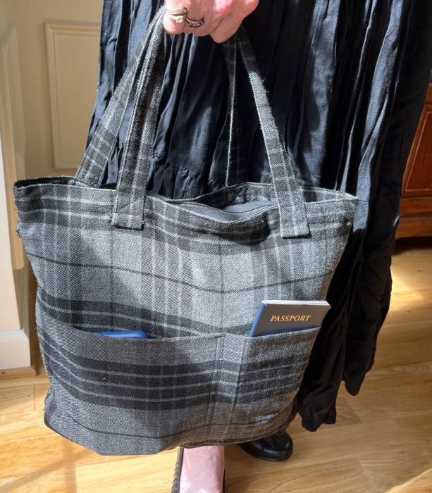 https://www.atlantakilts.com/pub/media/catalog/product/cache/cd5d16e61268cba85628edbaa5e9f186/t/a/tartan_tote_gw3.jpg